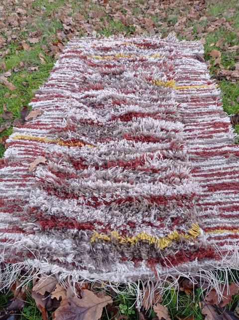 Fluffy carpet with raised middle column; Red +White +Yellow loomed Rug; 160x86cm
