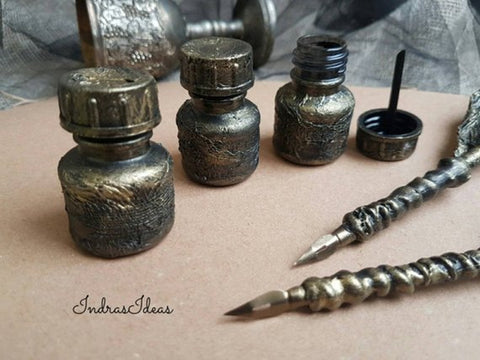 Gothic Crawskull feather pen